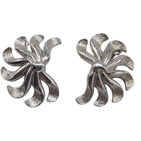 Vintage Monet Silver Tone Swirl Flower Floral Clip On Earrings - Picture 1 of 5